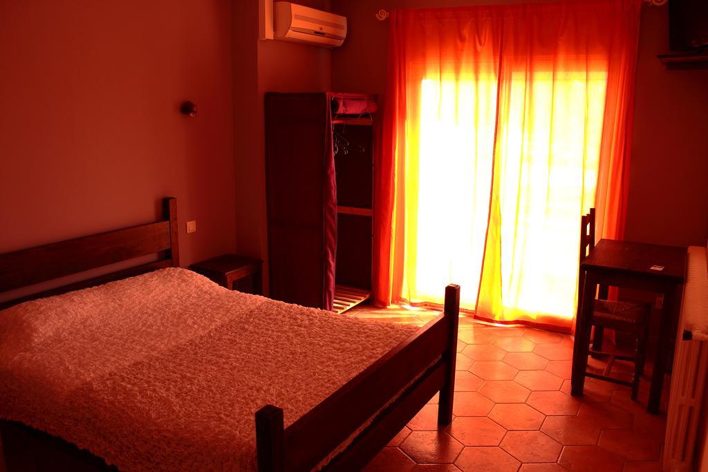 Hotel Le Couloubrier Le Muy Buitenkant foto