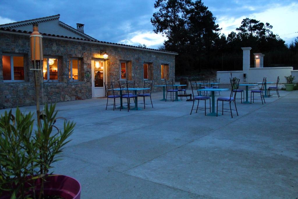 Hotel Le Couloubrier Le Muy Buitenkant foto