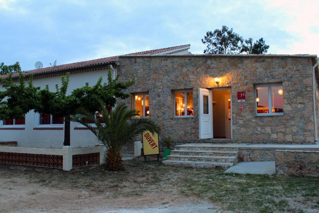 Hotel Le Couloubrier Le Muy Buitenkant foto
